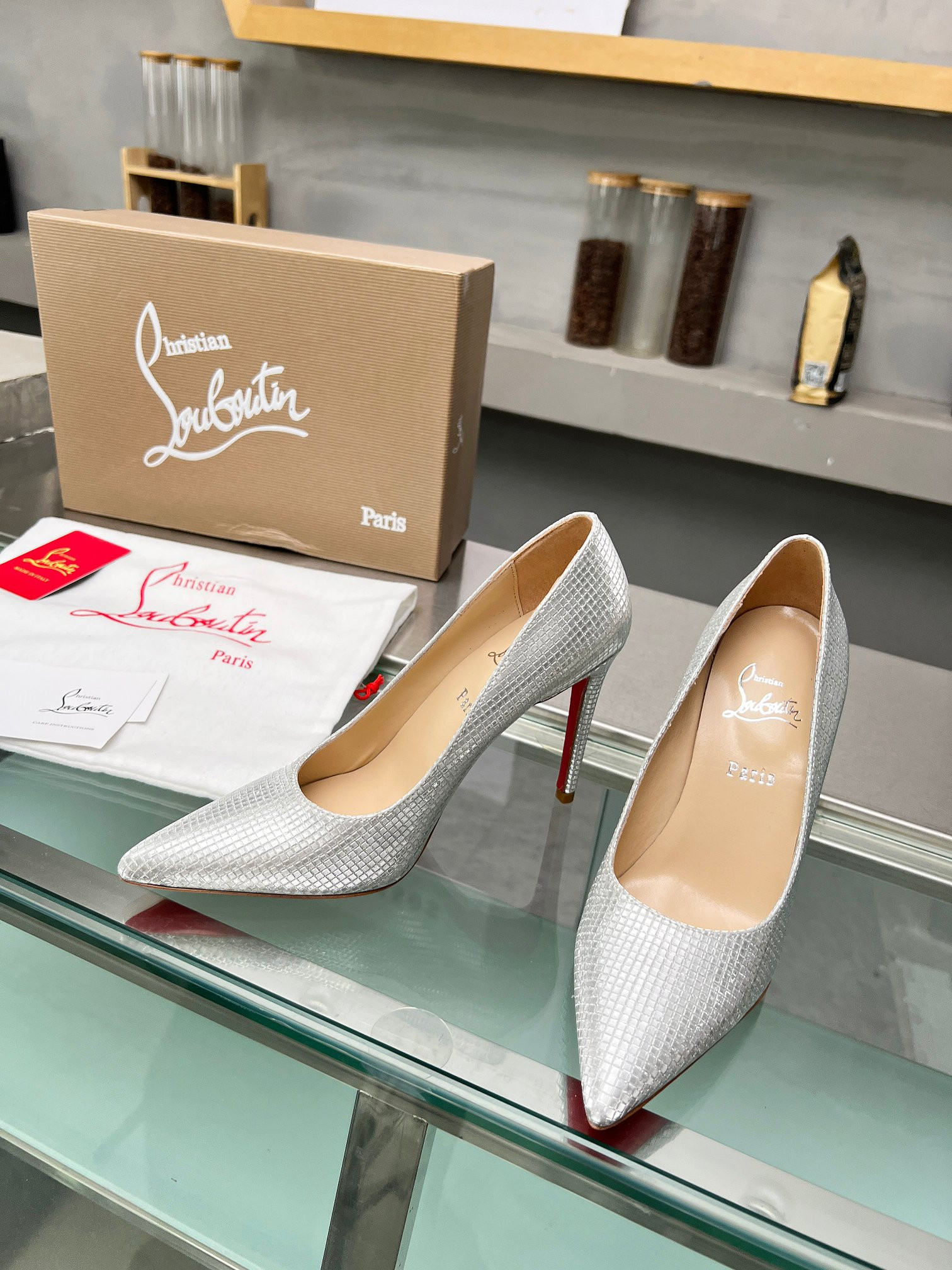 ua ch**an louboutin cl red-botT0m shoes