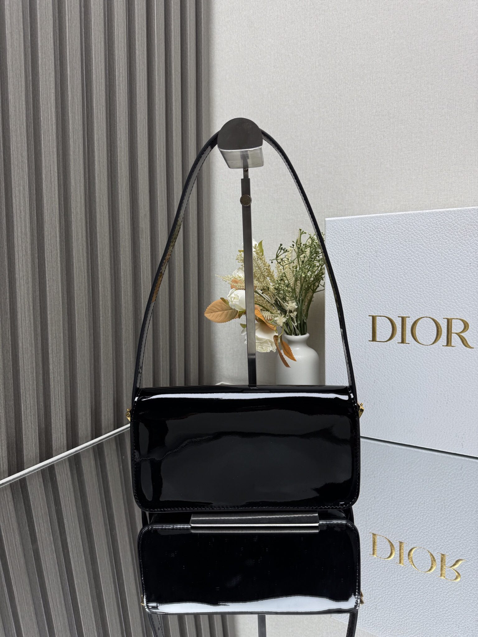 D*or miss D*or flap bag 22 x 11 x 6 cm(patent calfskin)