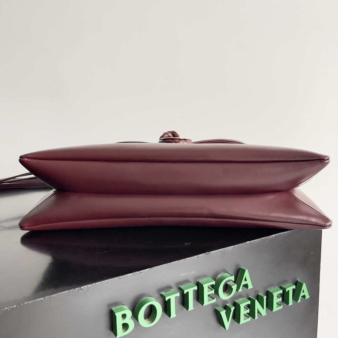 bo*te*ga Ve*ne*ta liberta 23 x 35 x 6cm