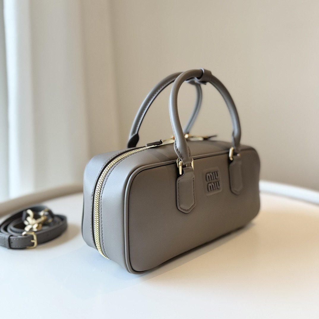 M1v M1v arcadie leather bag 12x27x9cm