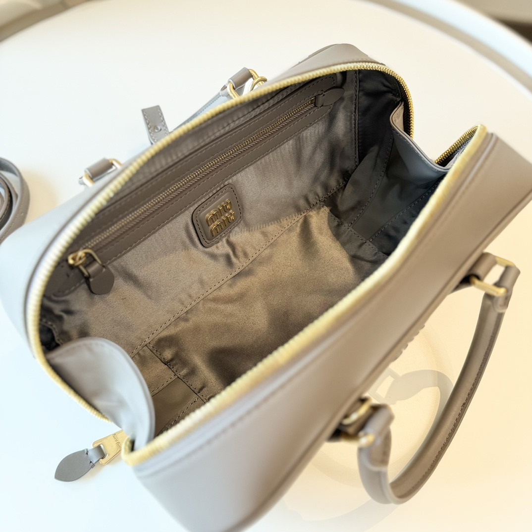 M1v M1v arcadie leather bag 12x27x9cm