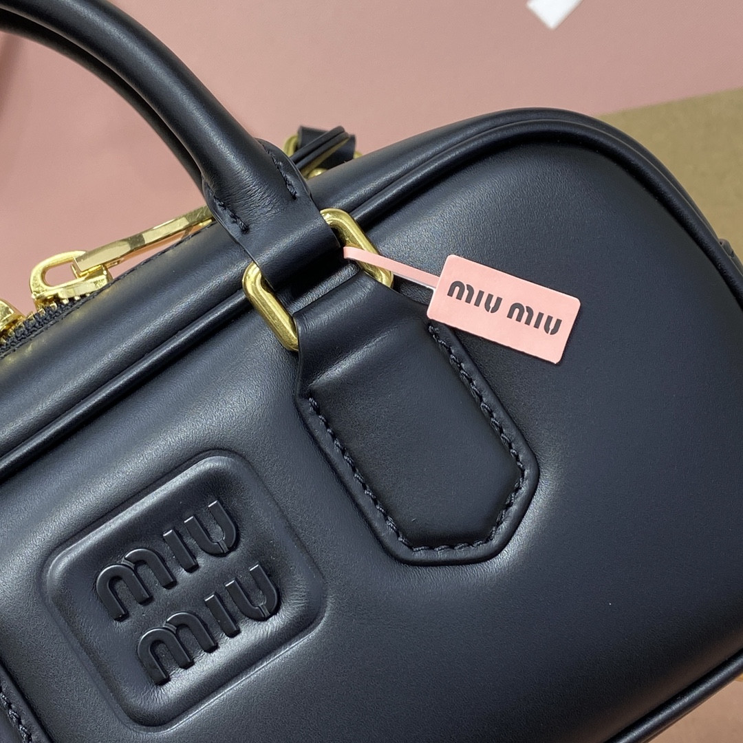 M1v M1v arcadie leather bag 10.5x22x7.5cm