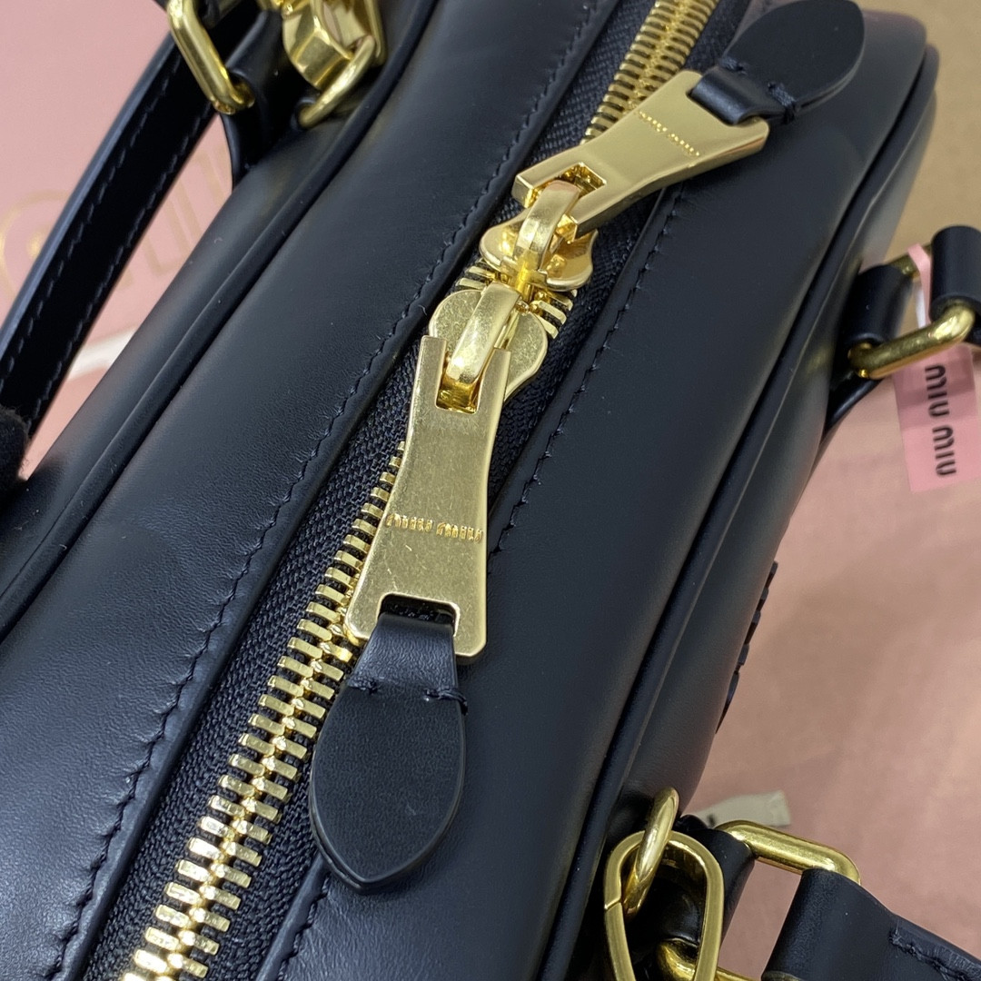 M1v M1v arcadie leather bag 10.5x22x7.5cm