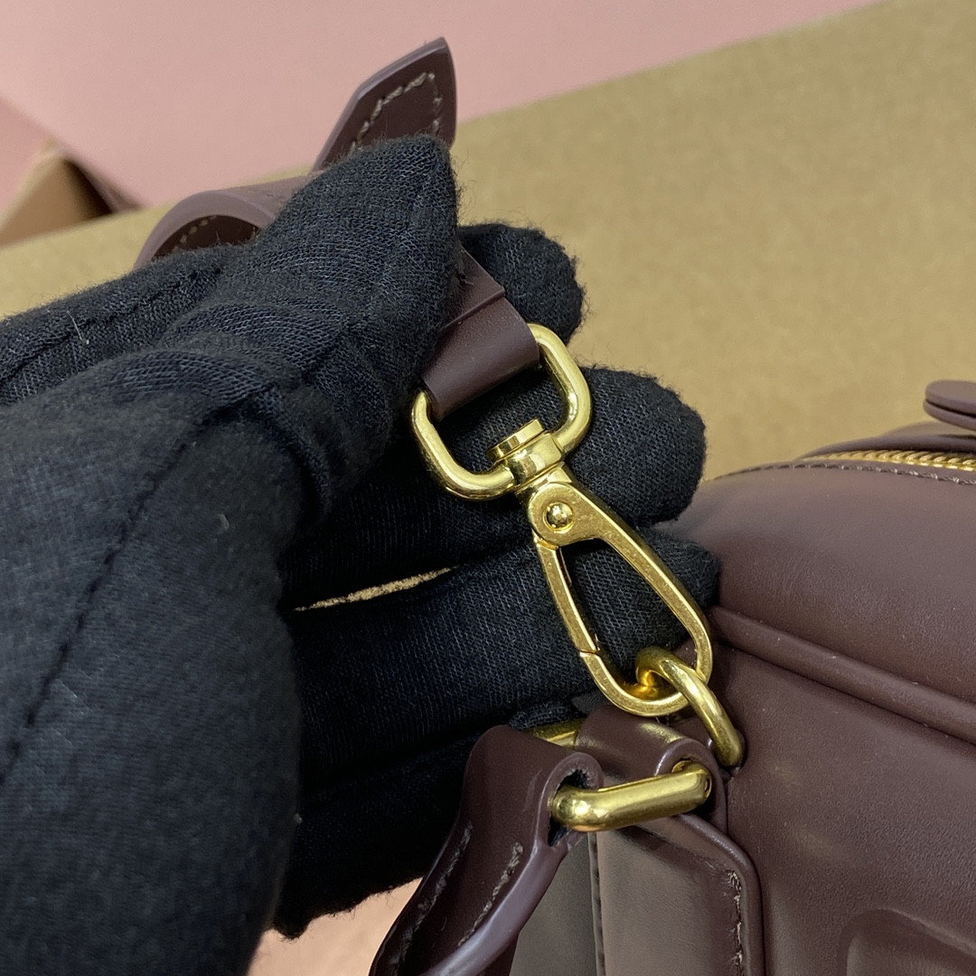 M1v M1v arcadie leather bag 10.5x22x7.5cm