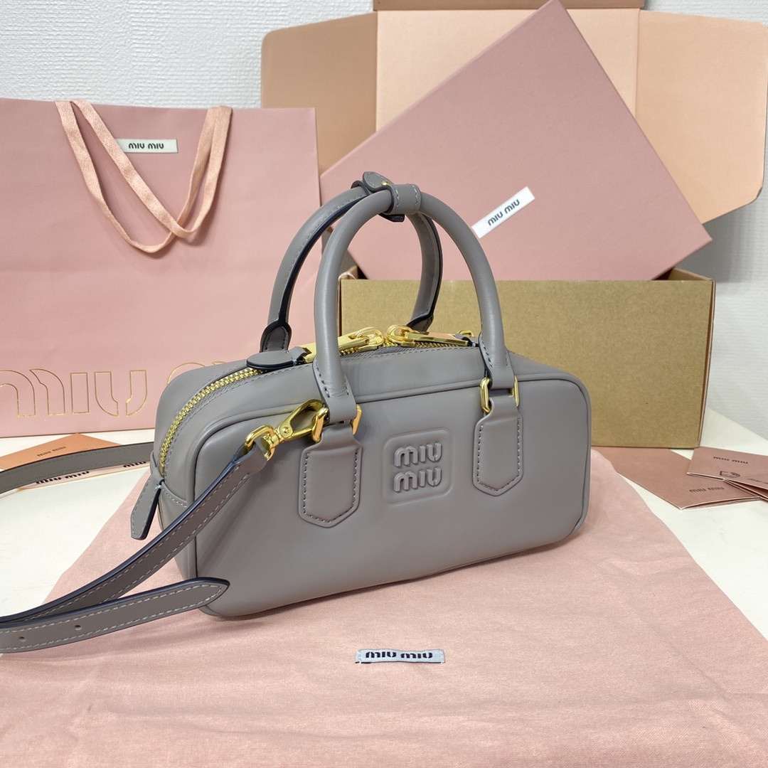 M1v M1v arcadie leather bag 10.5x22x7.5cm