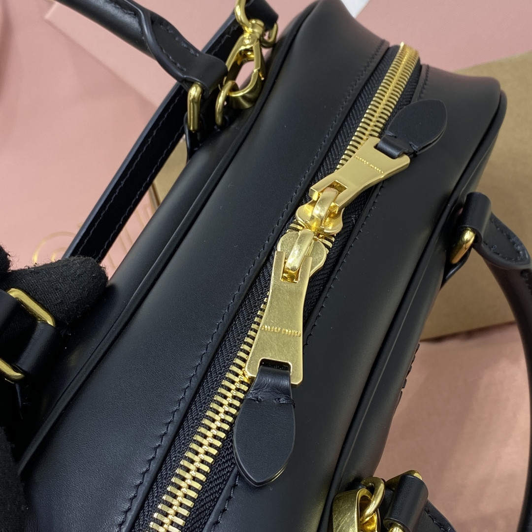 M1v M1v arcadie leather bag 12x27x9cm