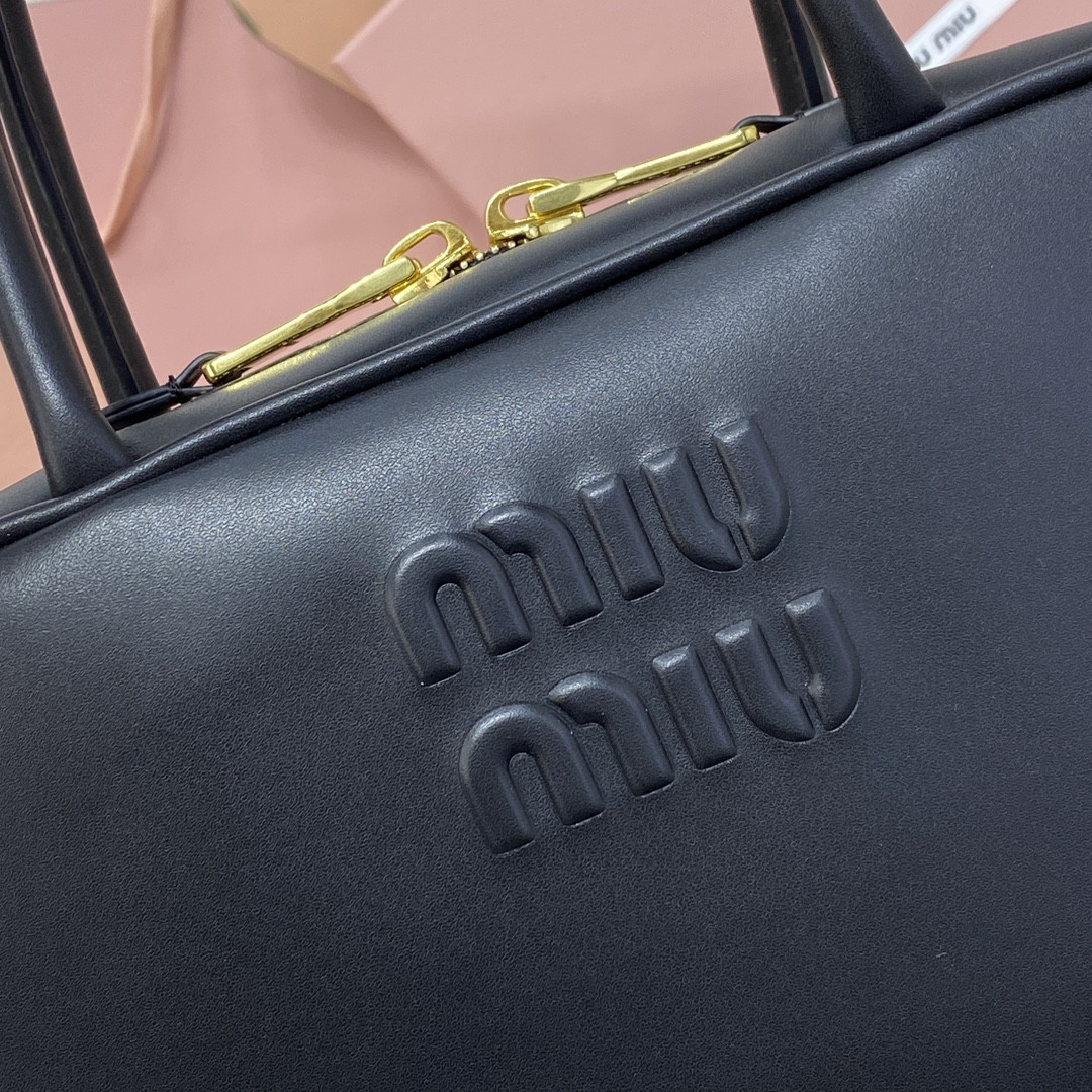 M1v M1v beau naplak leather bag 29x17x9cm