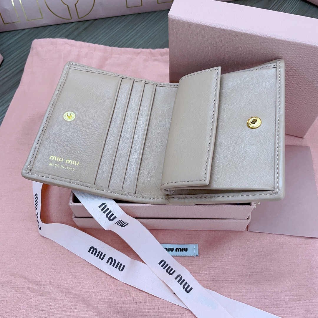 M1v M1v small matelassé nappa leather wallet 11.2x8.5cm