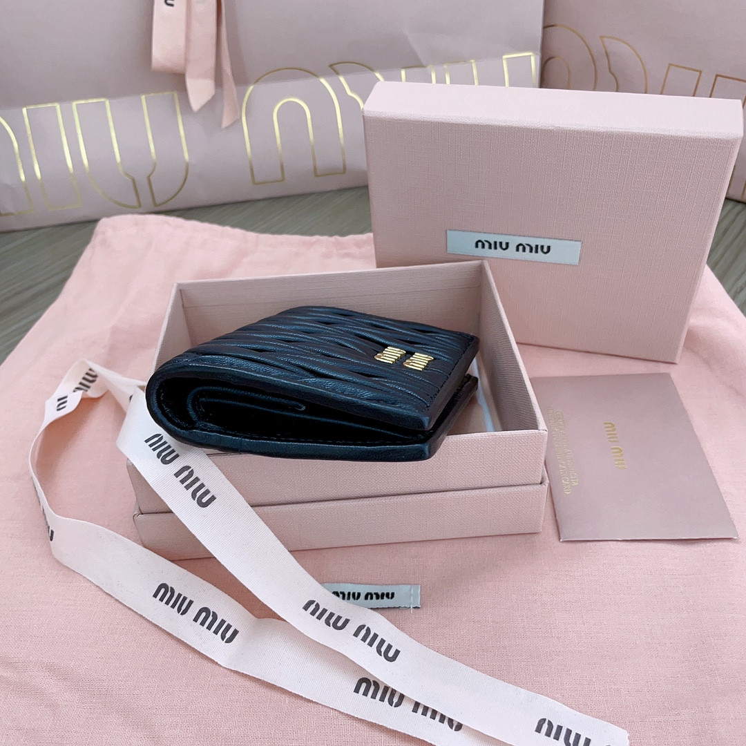 M1v M1v small matelassé nappa leather wallet 11.2x8.5cm