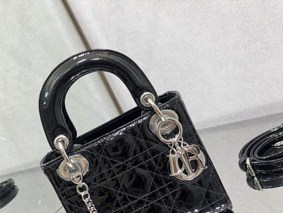 mini lady D*or bag patent cannage calfskin 17 x 15 x 7 cm