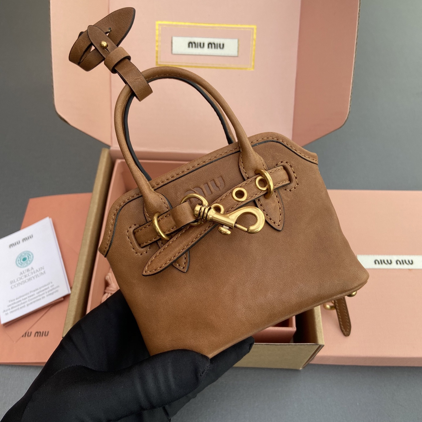 m1v m1v aventure nappa micro leather tR1ck 9.5x12x2.5cm