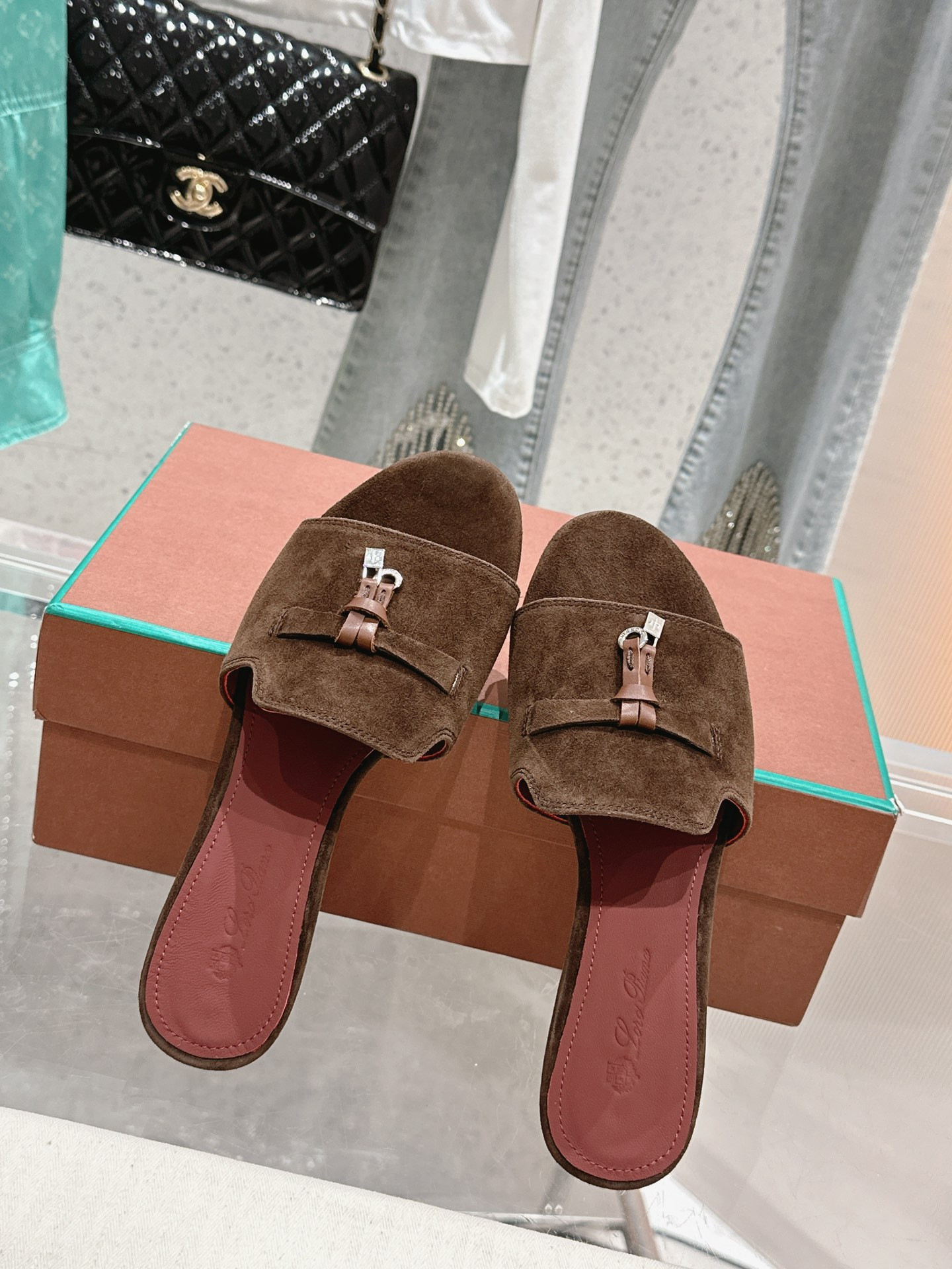 ua L**o p*ana summer charms sandal