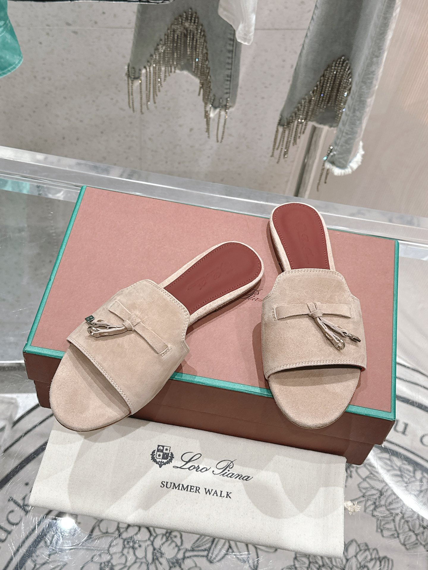 ua L**o p*ana summer charms sandal
