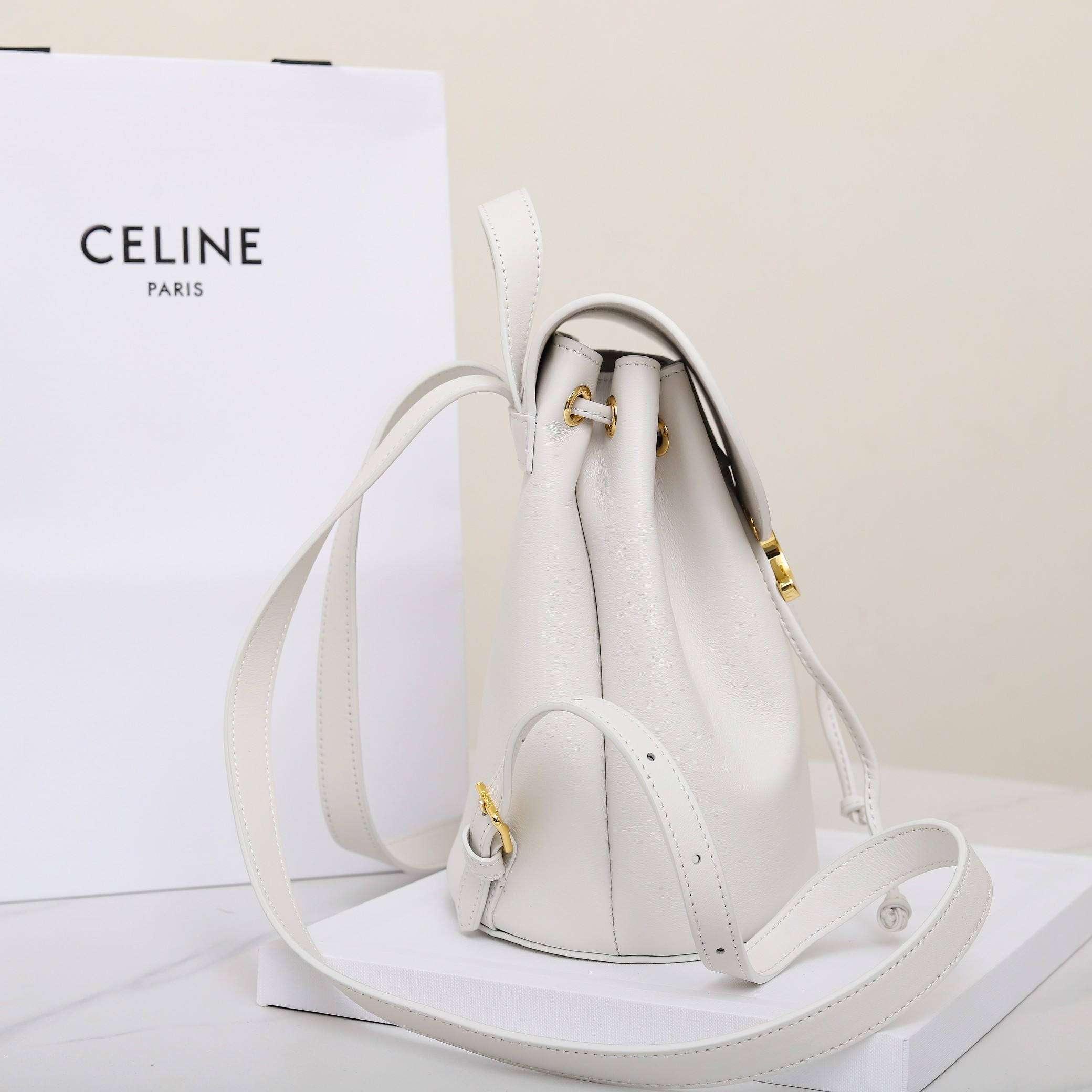 Ce**e bonnie backpack in smooth calfskin 118703 25x18x13cm