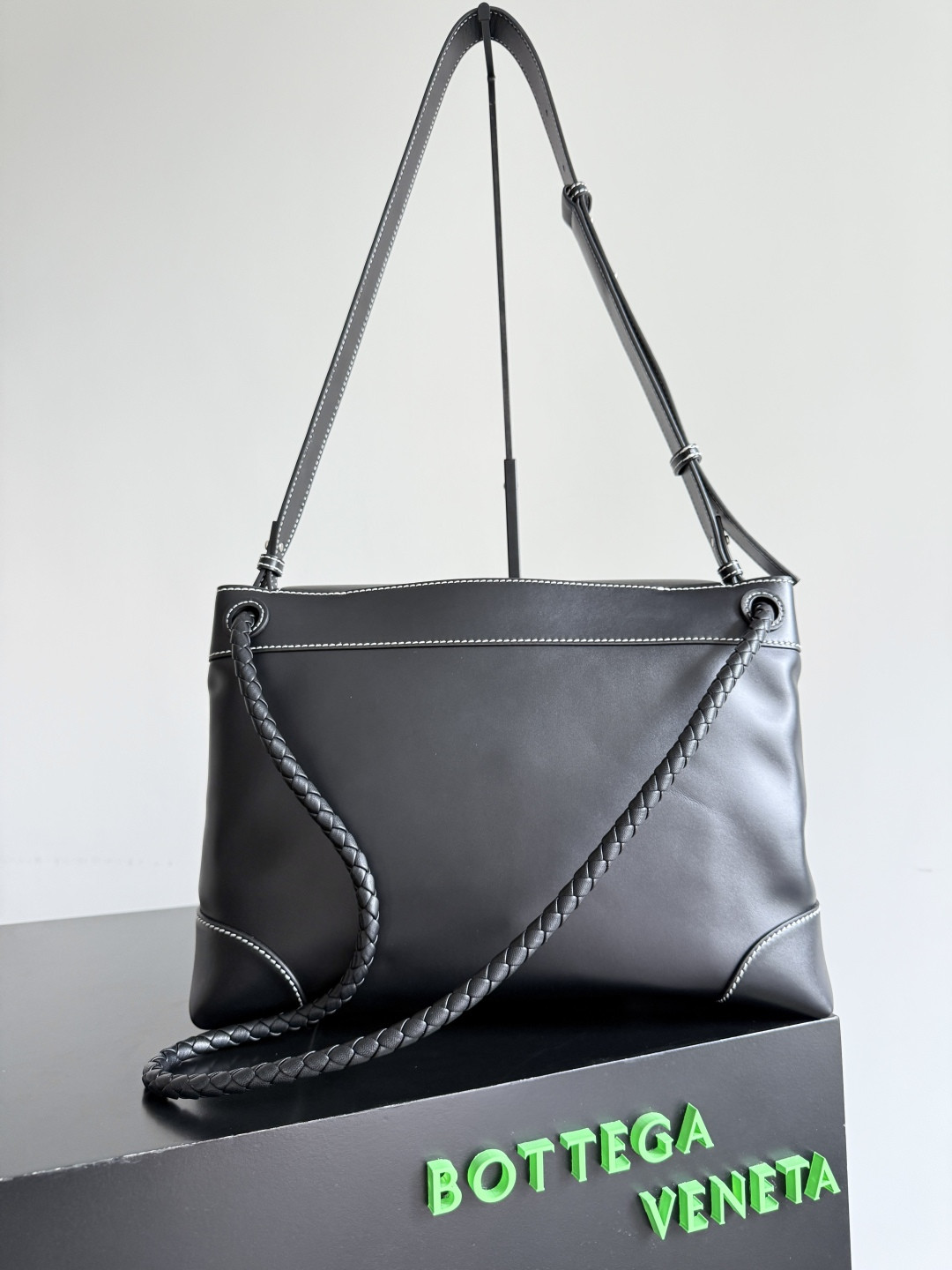 bo*te*ga Ve*ne*ta medium andiamo messenger 37x26x13cm