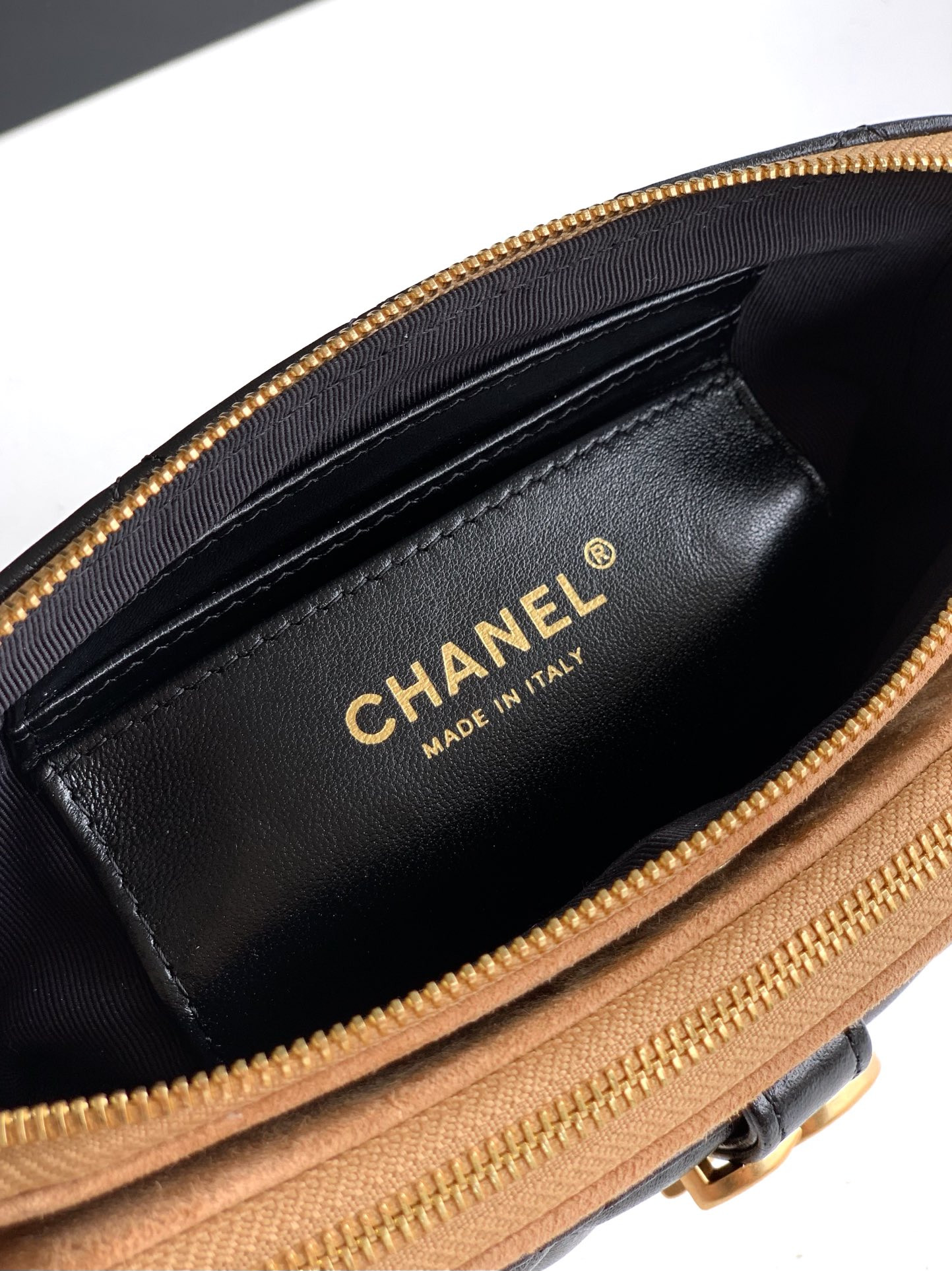 Ch*el zipped phone holder with chain ap4743 10x18x3cm