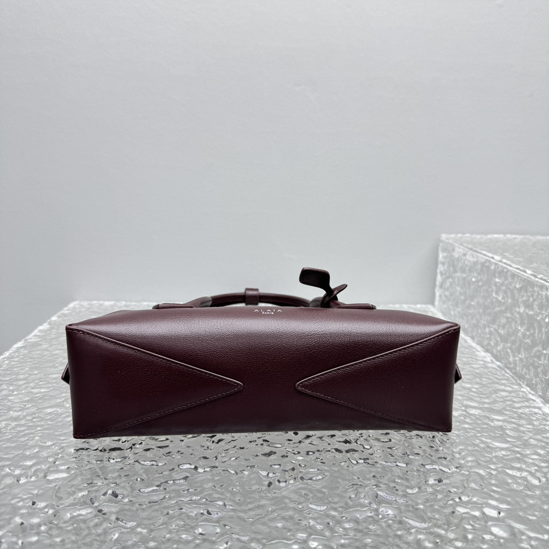 A1a1a LE TECKEL SMALL BAG IN LEATHER 27x9x8cm