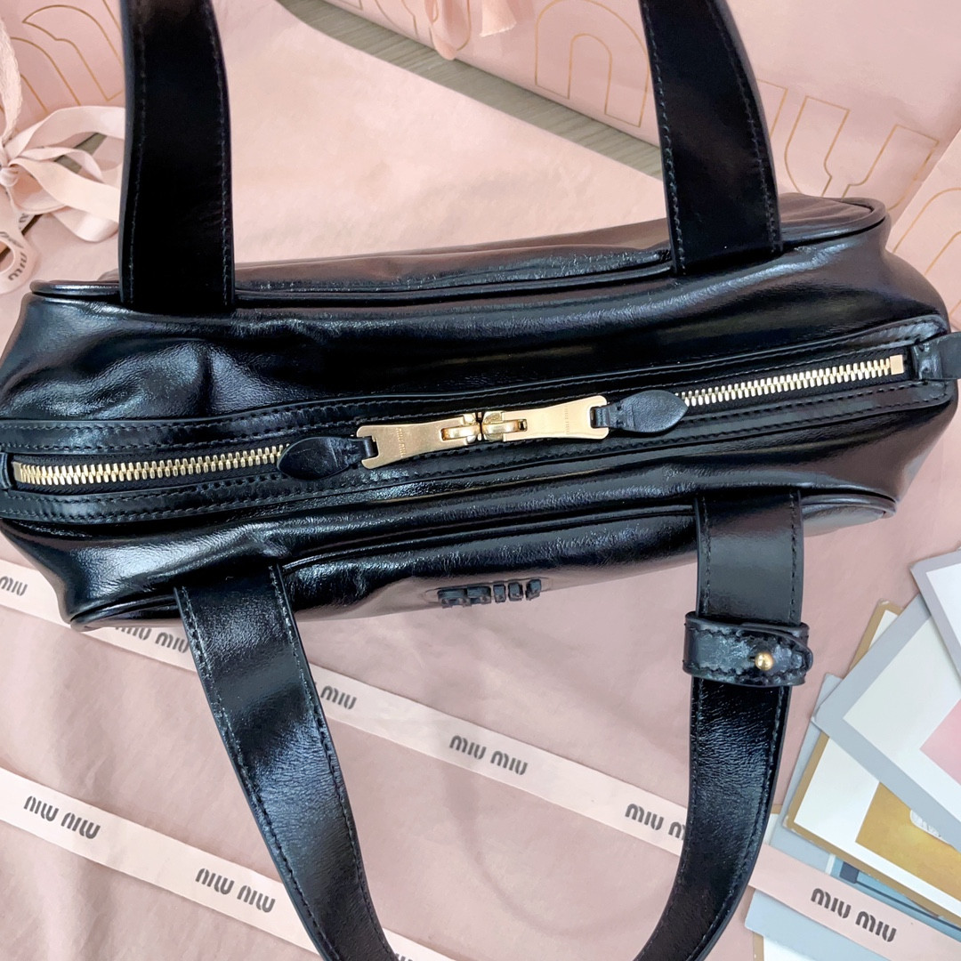 M1v M1v leather top-handle bag 15x28x13cm