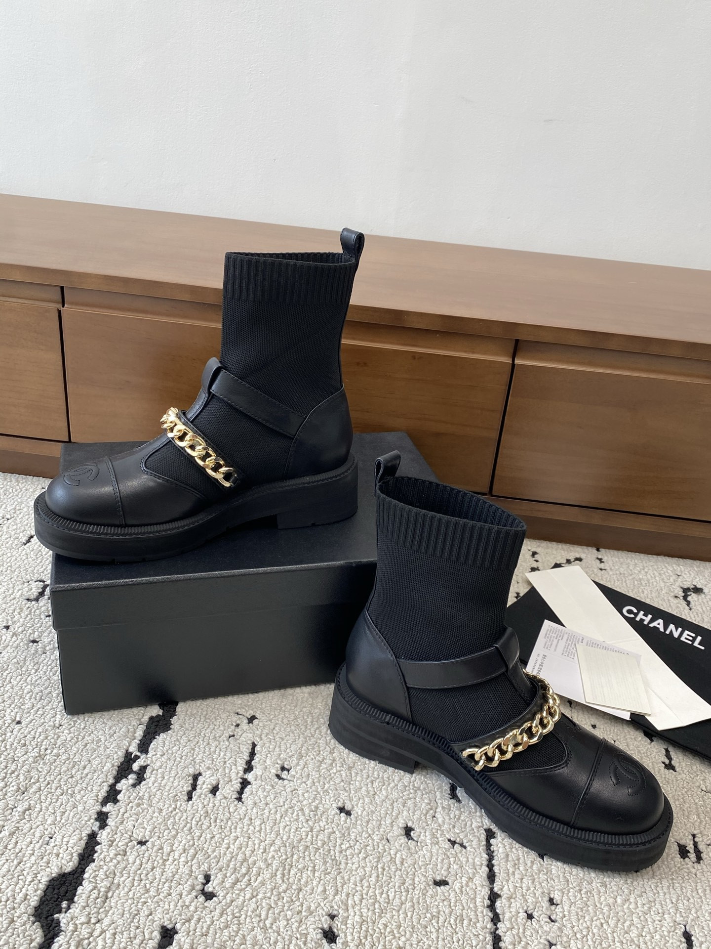ua Ch*el boots