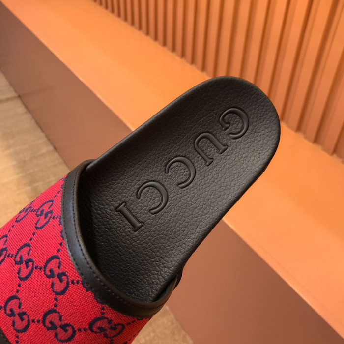 G*u*i slippers