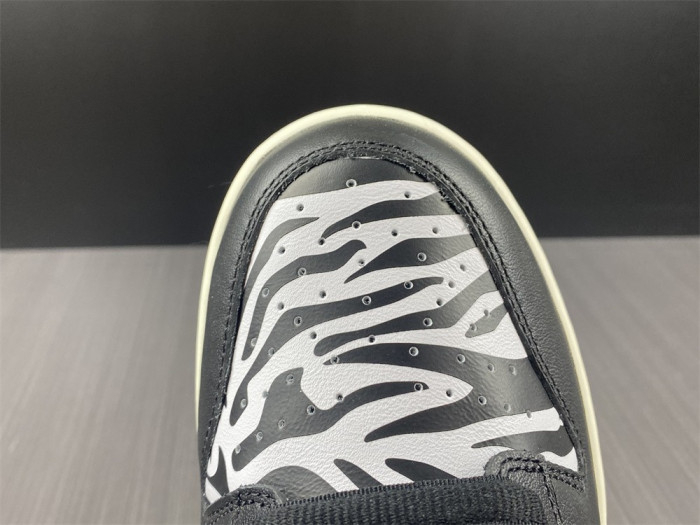 Quartersnacks x Dunk Low SB ‘Little Debbie’s Zebra Cakes’ DM3510-001