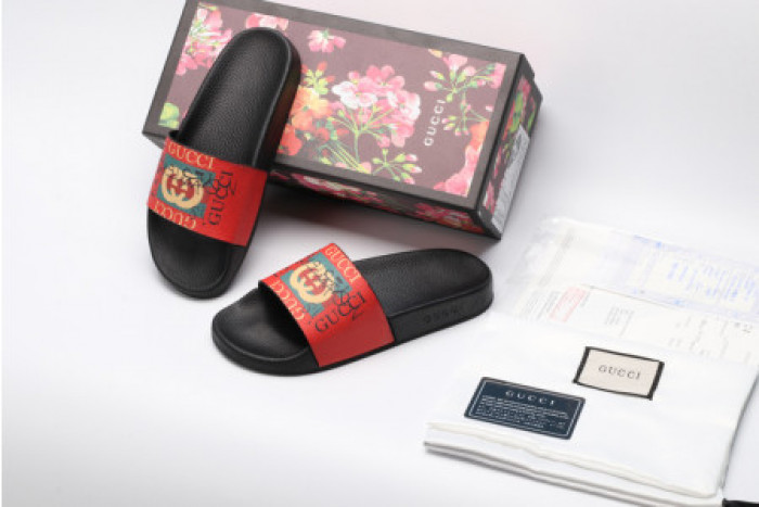 G*u*i slippers