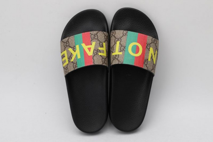 G*u*i slippers