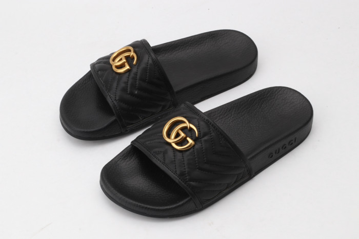 G*u*i slippers