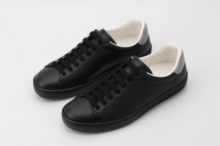 G*u*i low-top sneaker