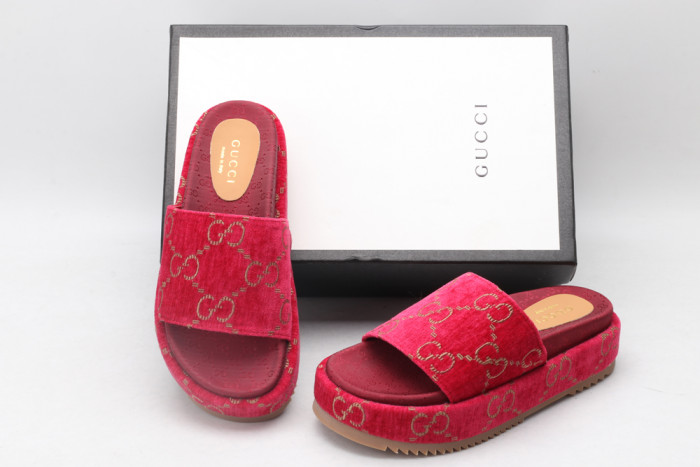 G*u*i slippers