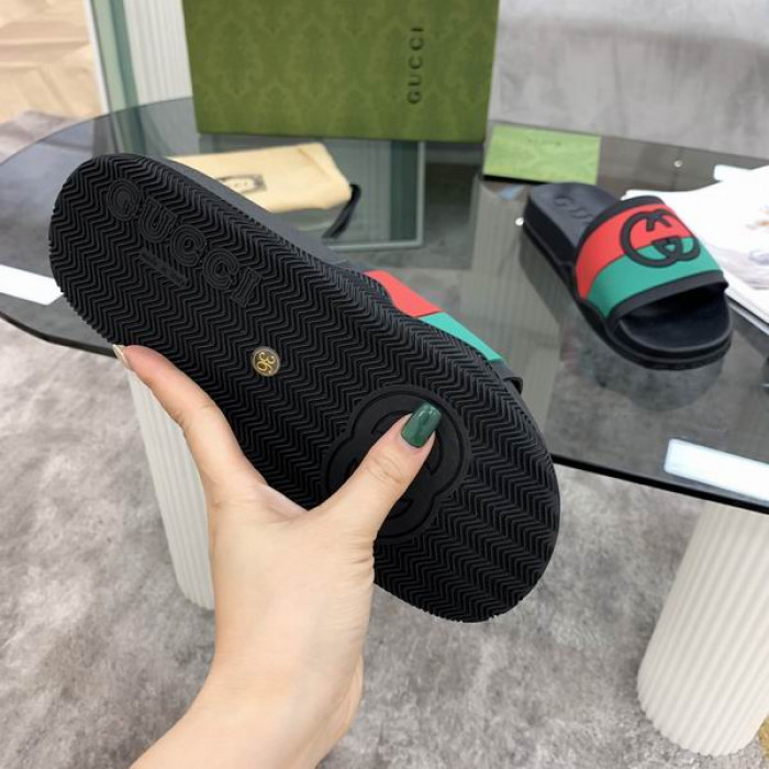 G*u*i slippers