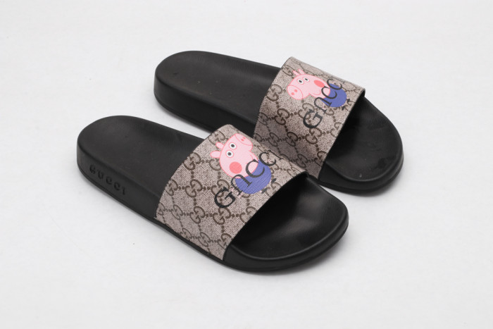 G*u*i slippers