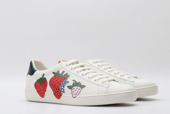 G*u*i low-top sneaker