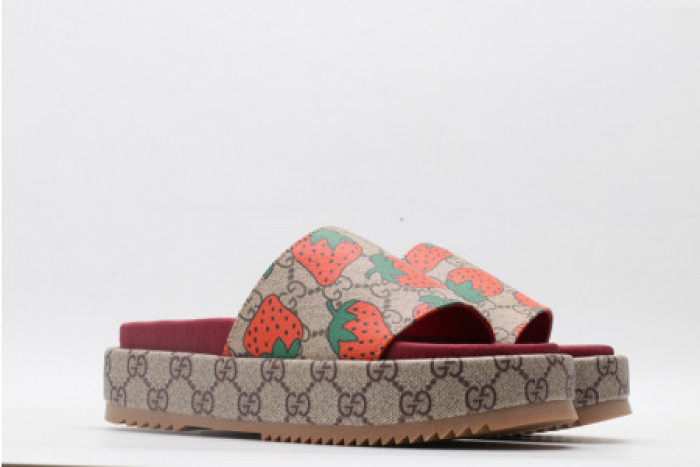 G*u*i slippers