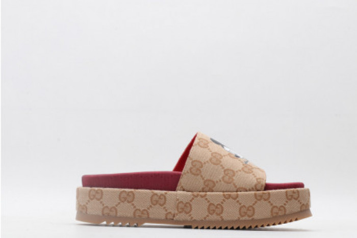 G*u*i slippers