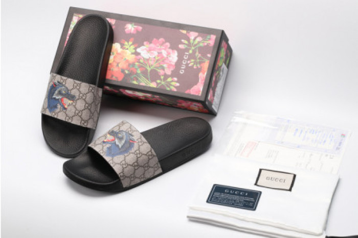 G*u*i slippers