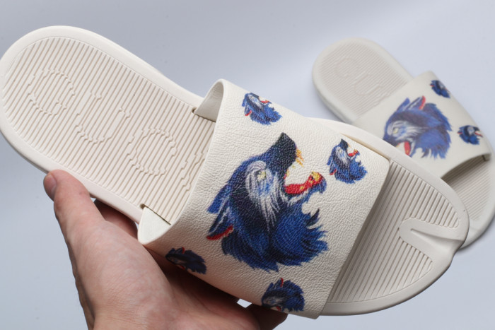 G*u*i slippers