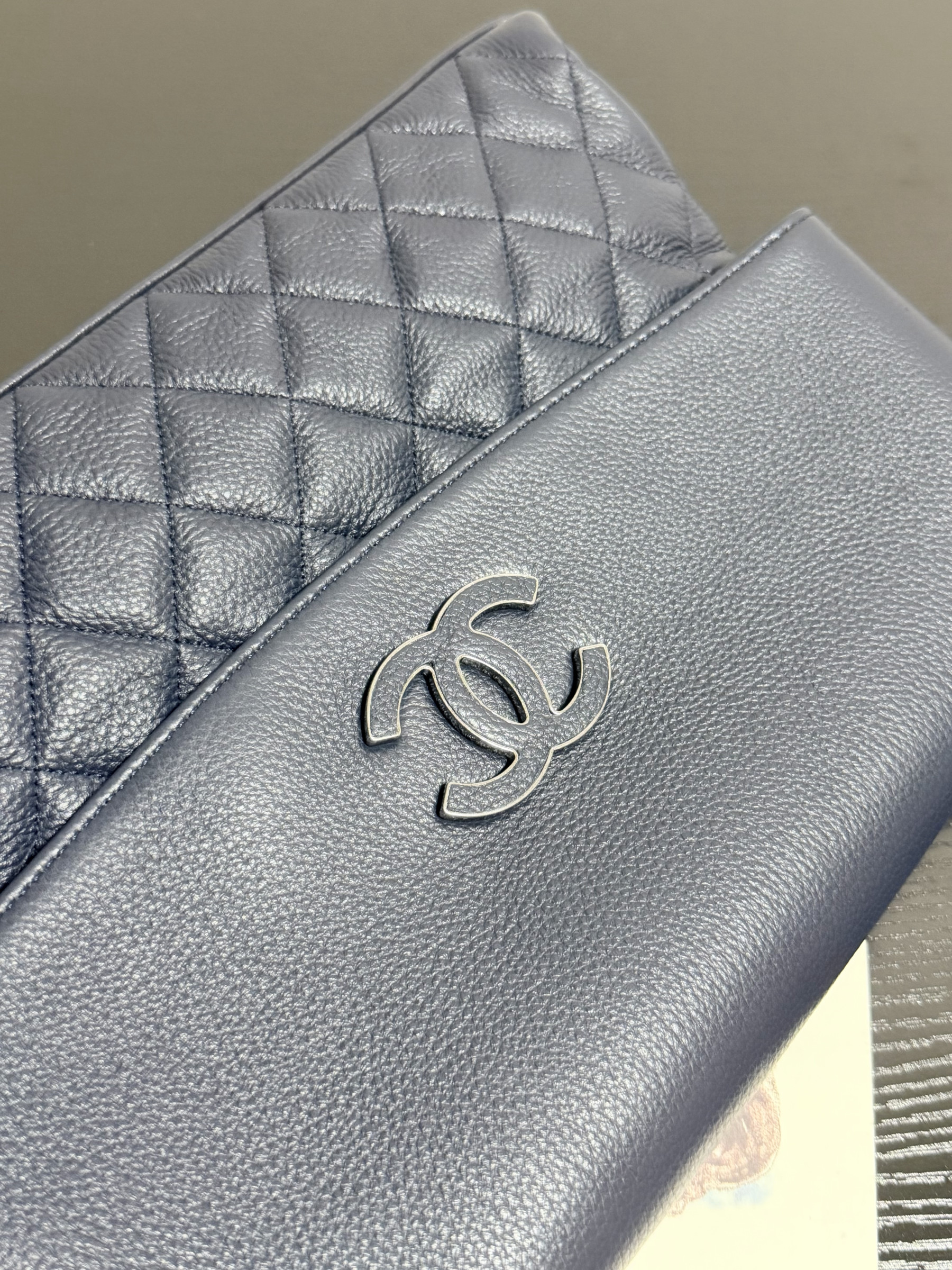 Ch**el hampton flap handbag as7095 32x19x7.5cm