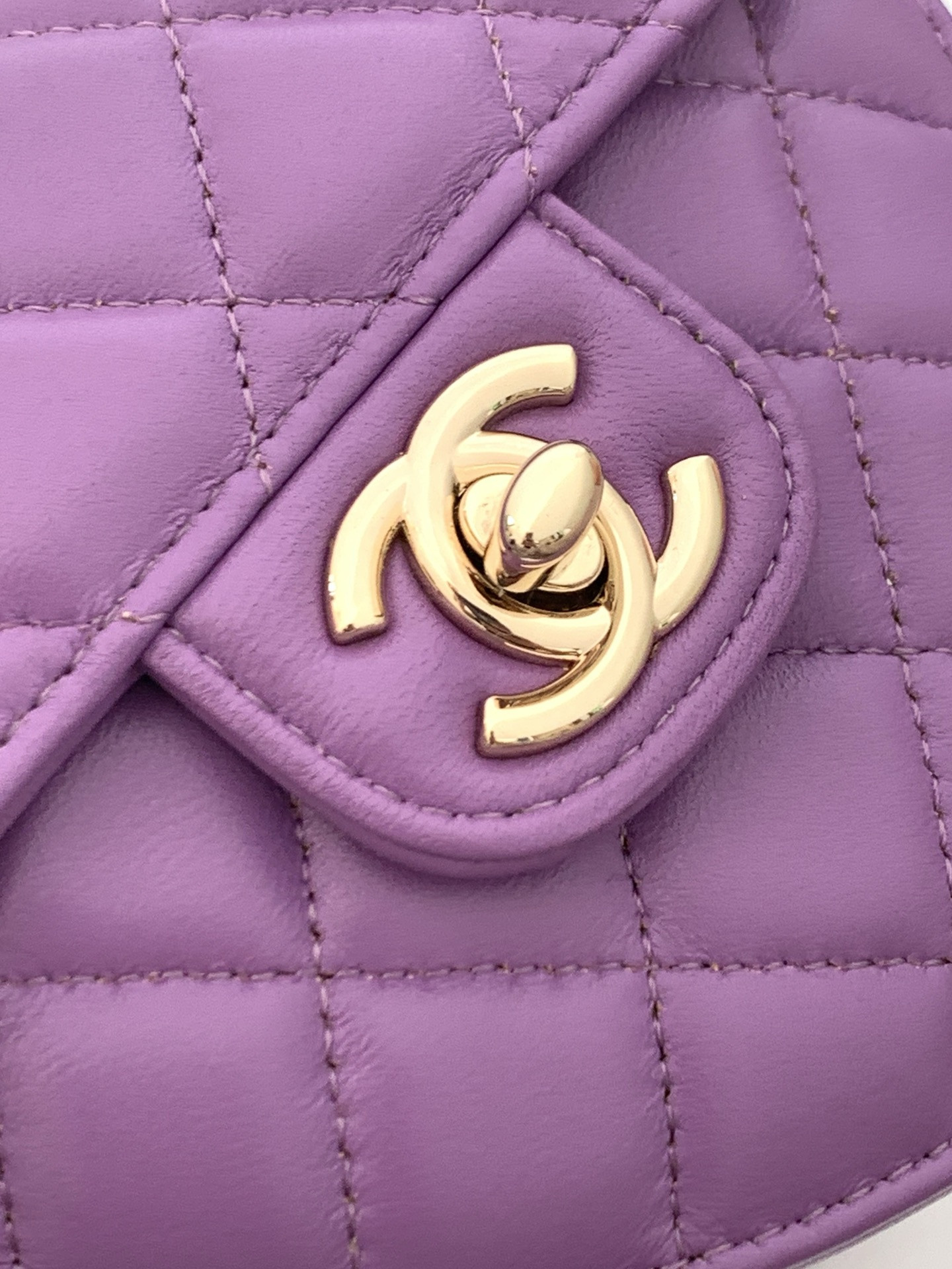 Ch**el mini 22s heart clutch with chain 12x13x5.5cm