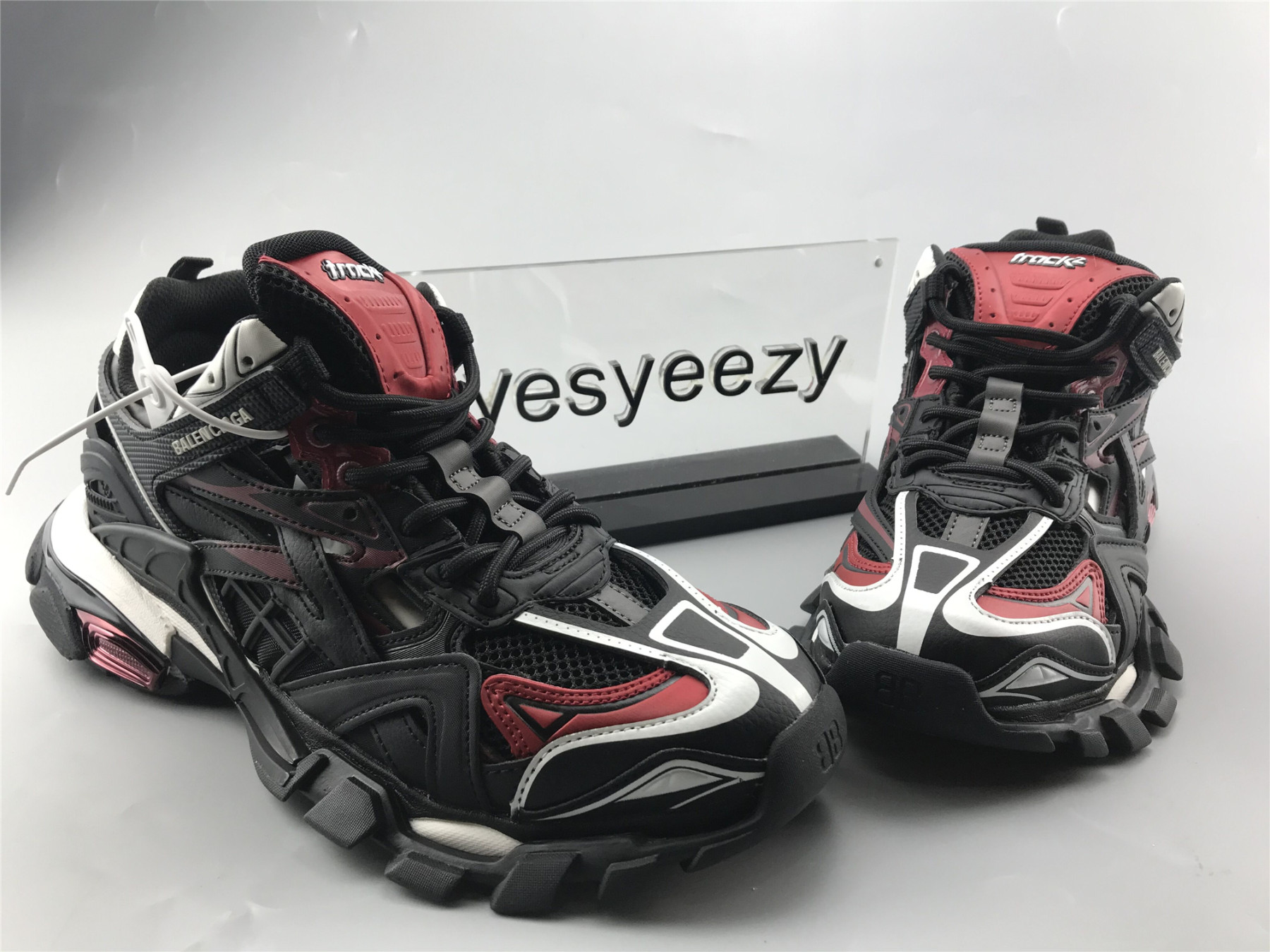 UA TRACK.2 SNEAKER IN BLACK RED NEOPRENE AND REBBER
