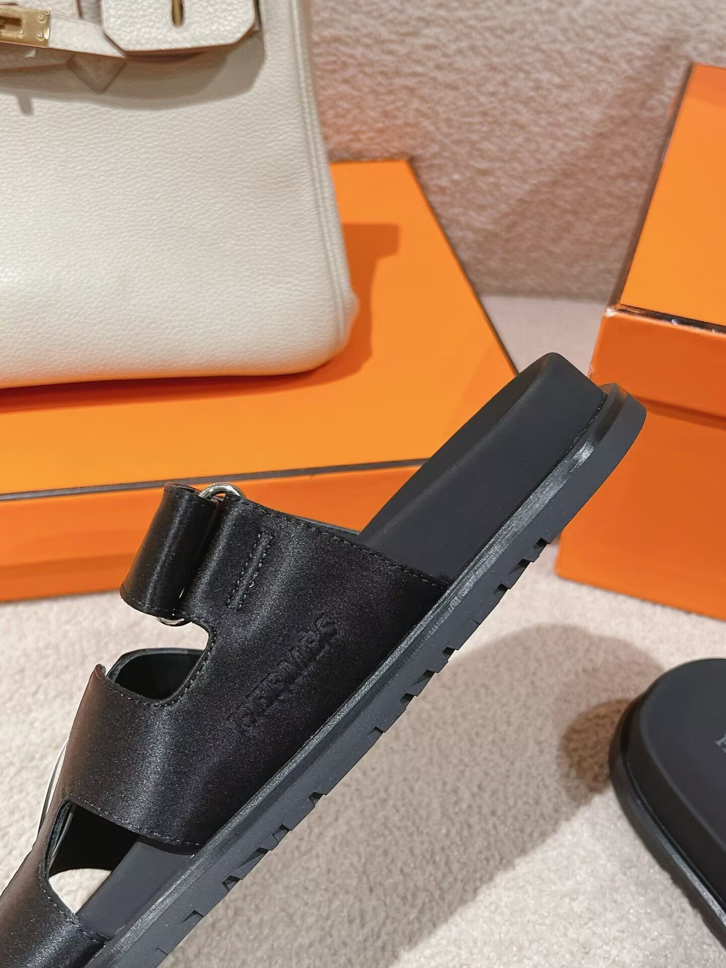 UA H**me5 Chypre Sandal