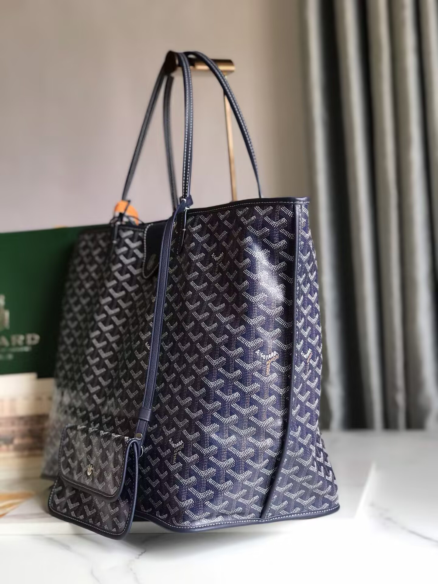 G09ard anjou gm bag 39x32x19cm