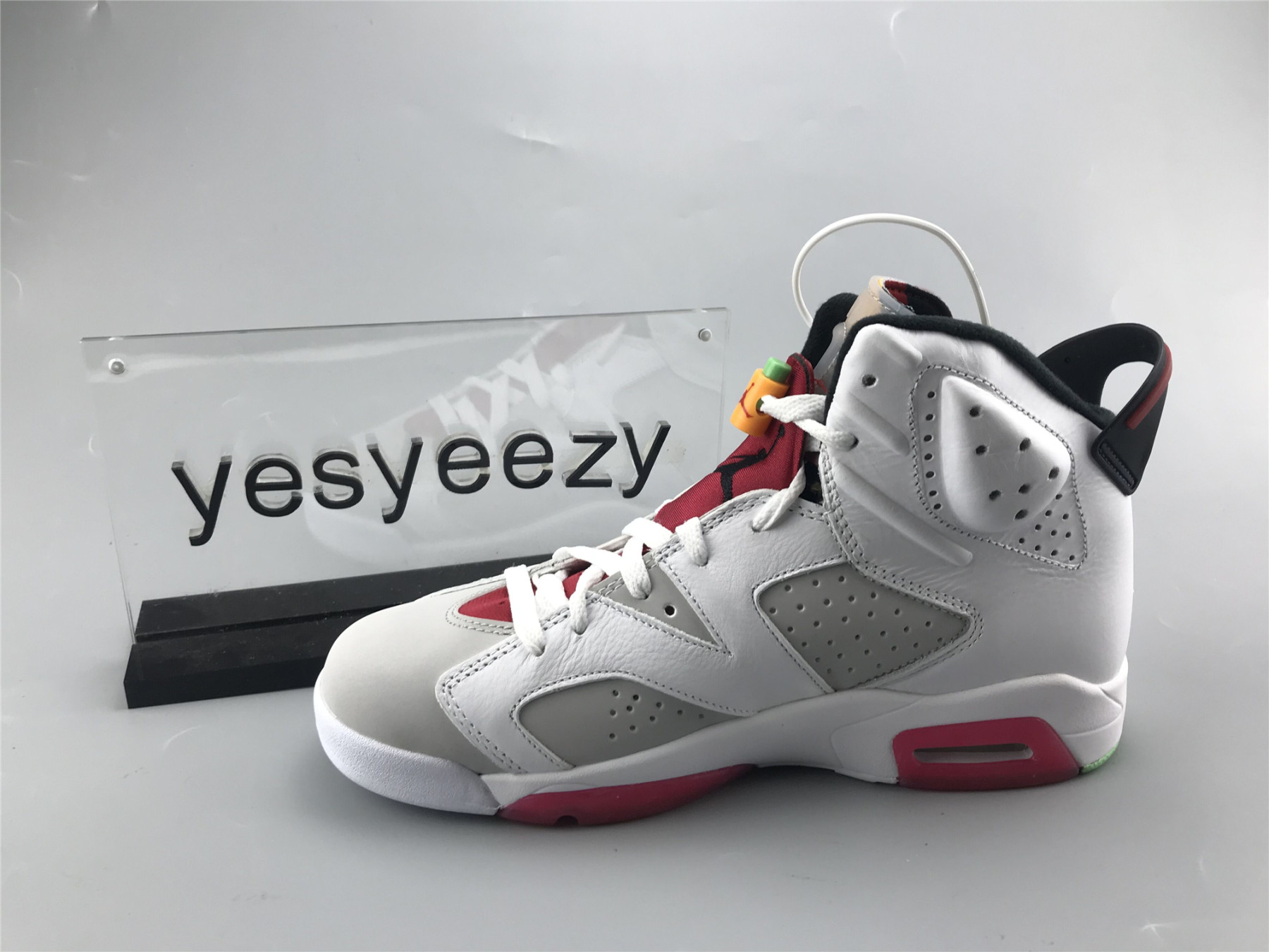 UA AIR JORDAN 6 RETRO "NEUTRAL GREY"
