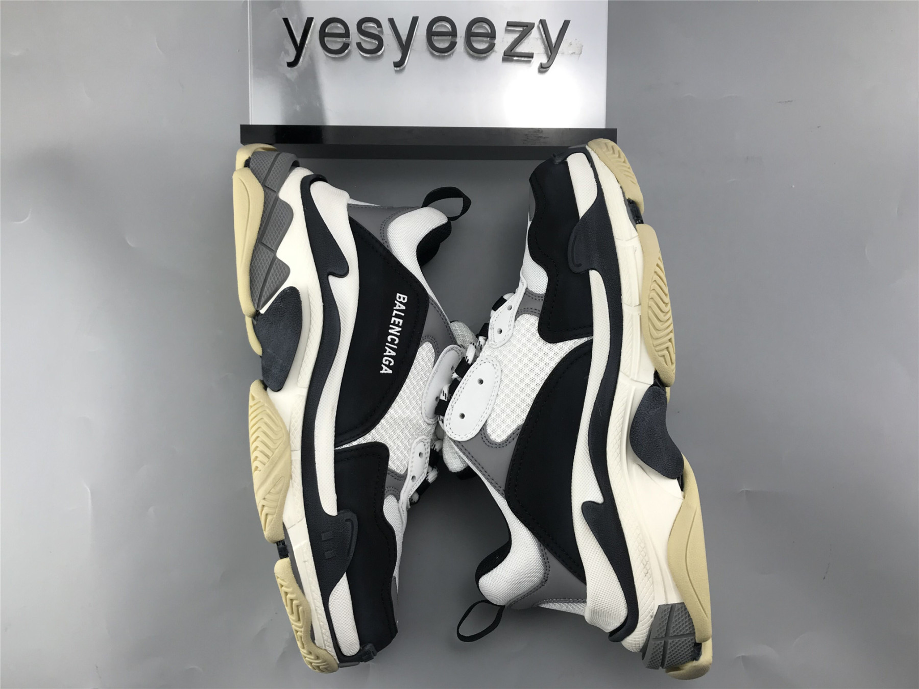UA TRIPLE S SNEAKER BLACK WHITE GREY