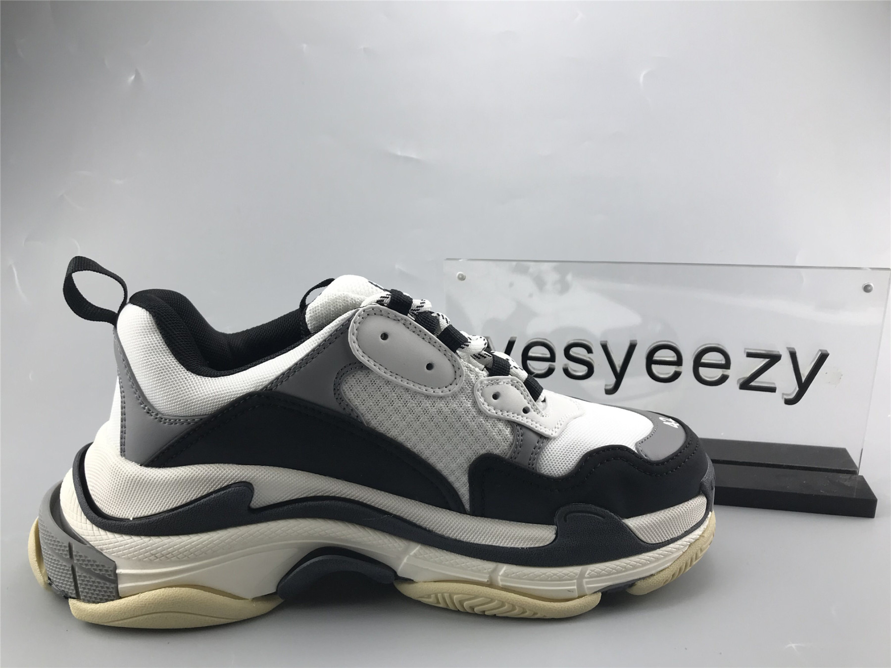 UA TRIPLE S SNEAKER BLACK WHITE GREY