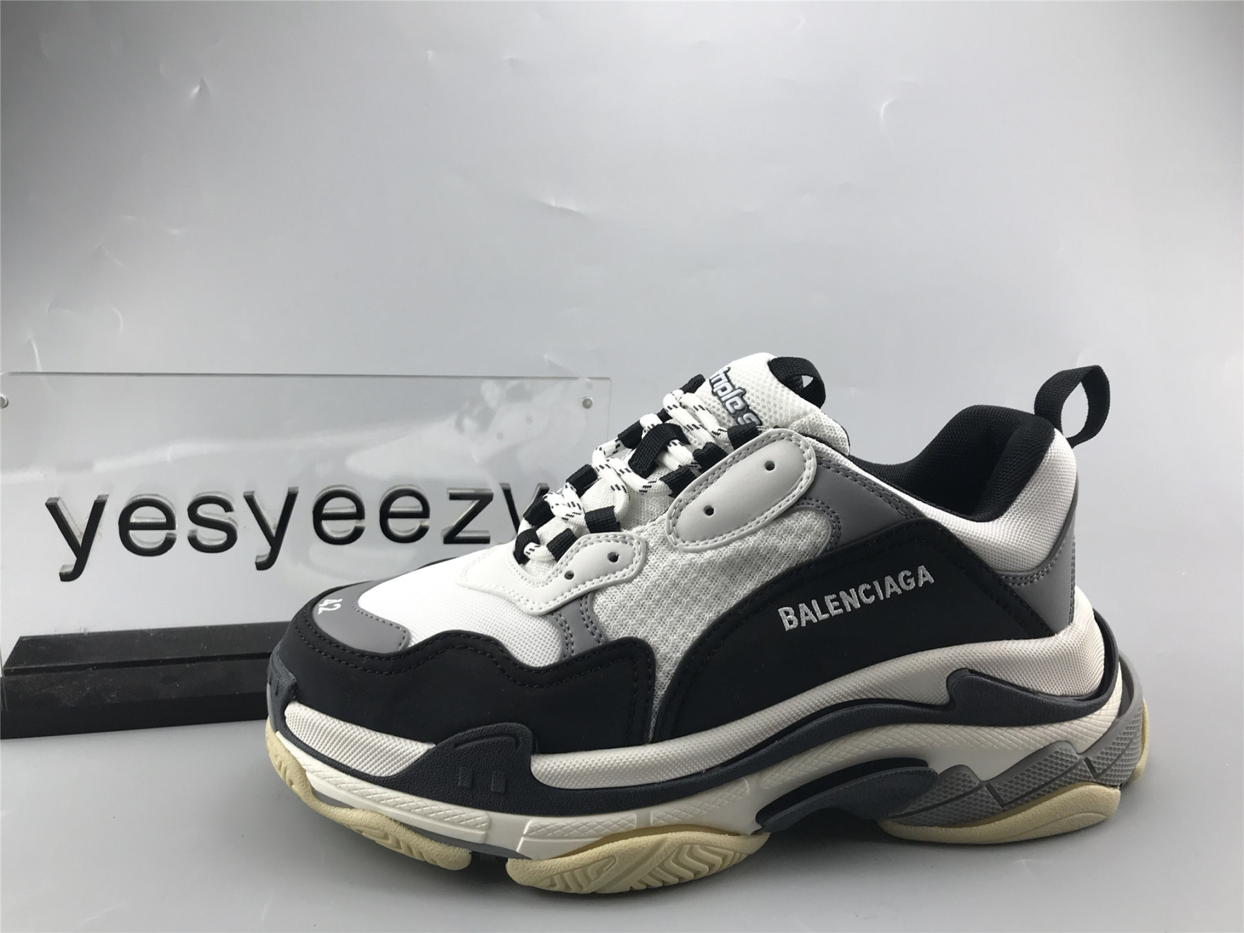 UA TRIPLE S SNEAKER BLACK WHITE GREY