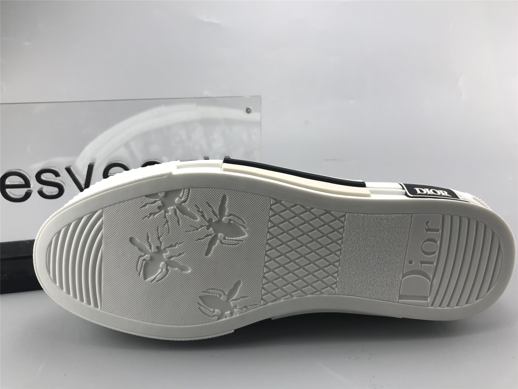 ua D10r b23 low top alex foxton oblique