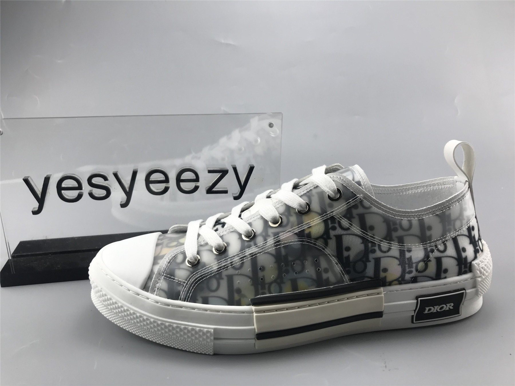 ua D10r b23 low top alex foxton oblique