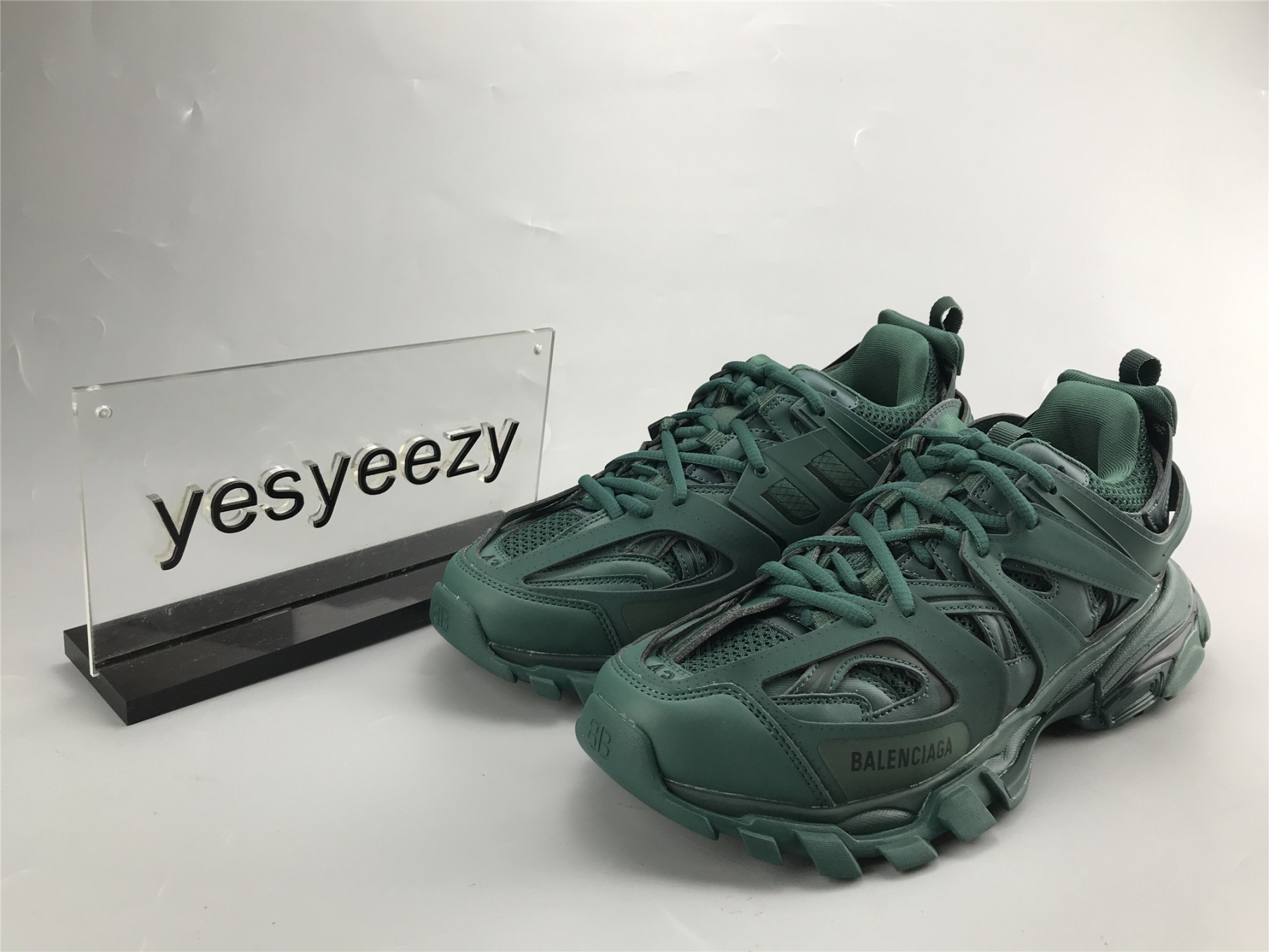 UA TRACK TRAINER DARK GREEN