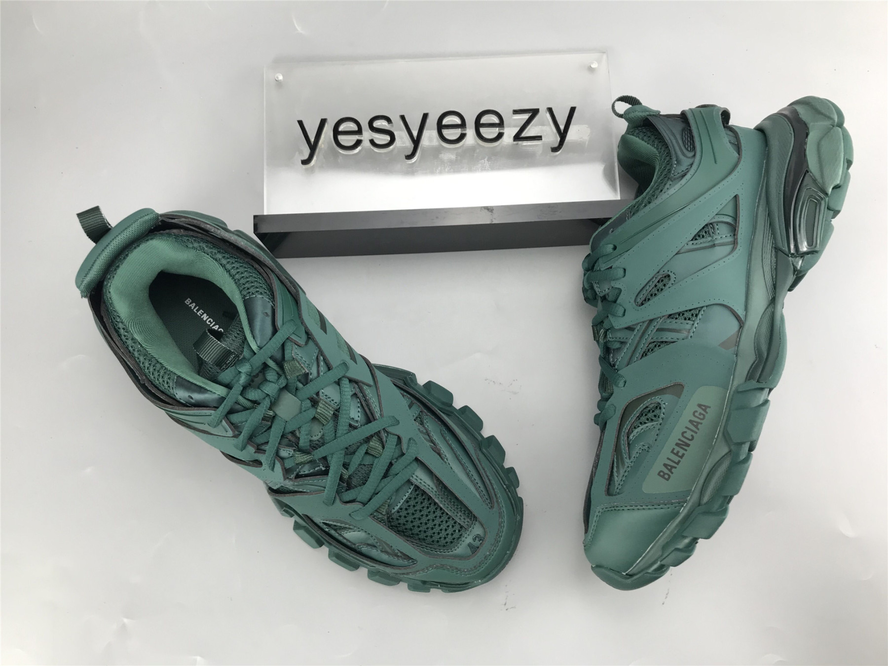 UA TRACK TRAINER DARK GREEN